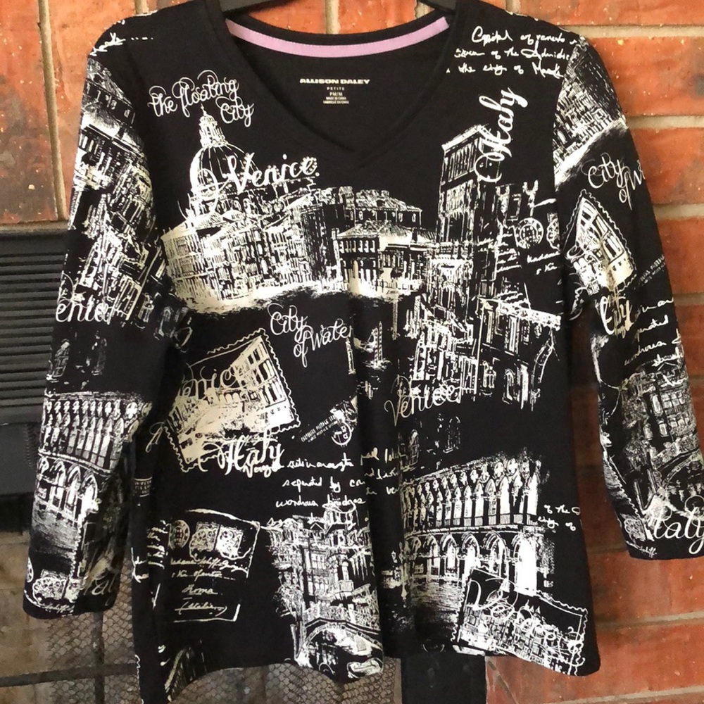 faux painted v-neck, Bk&white Venice city scene